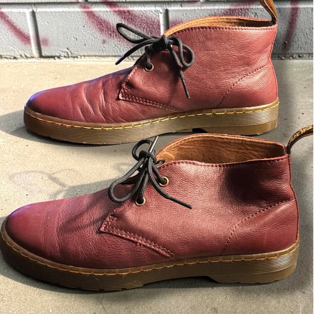 Men's 9 Wom 10 DR. MARTENS "Cabrillo" Burgundy Leather 2-Eyelet Chukka Boots EUC